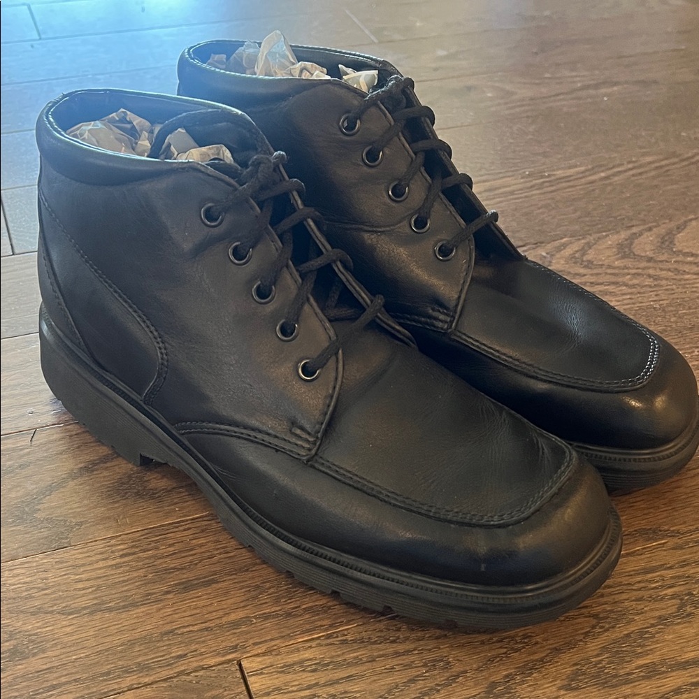 Dr. Martens Black Leather Lace-Up Ankle Boots - Men’s Excellent condition